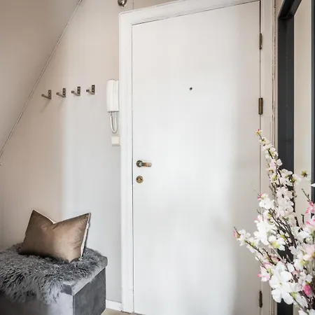 Dinbnb I On Of The I 400m To Bryggen And Floibanen Bergen