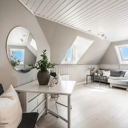 Dinbnb I On Of The I 400m To Bryggen And Floibanen Bergen